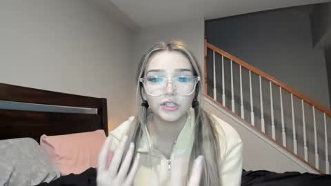 Livvy online show from 12/17/24, 04:56