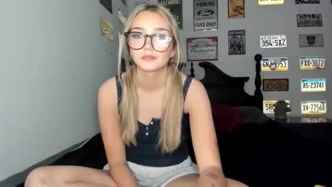 Livvy online show from 11/13/25, 03:49