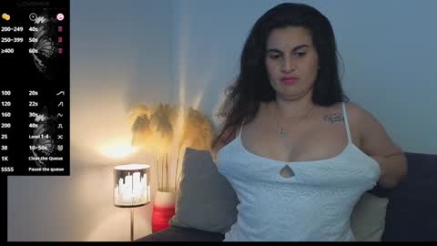 Snapshot of liz_devine chatting on 12/10/24, 05:33 liz online show from 12/10/24, 05:33