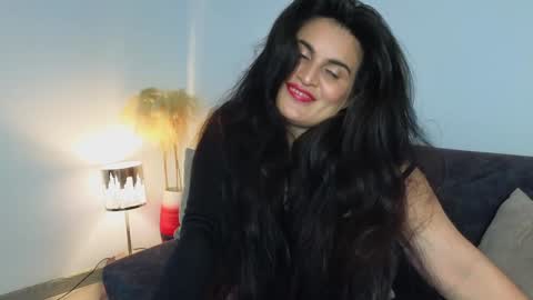 Snapshot of liz_devine chatting on 12/19/24, 04:13 liz online show from 12/19/24, 04:13