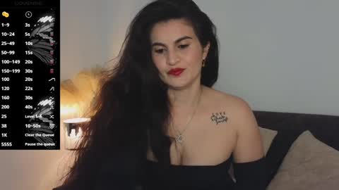 Snapshot of liz_devine chatting on 01/27/25, 01:41 liz online show from 01/27/25, 01:41