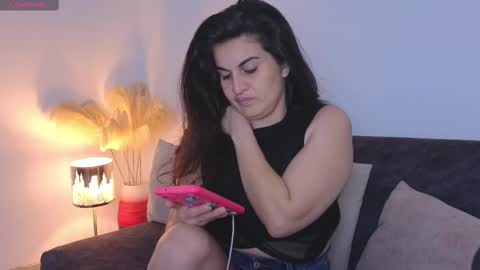 Snapshot of liz_devine chatting on 02/10/25, 02:05 liz online show from 02/10/25, 02:05