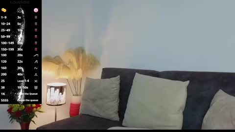 Snapshot of liz_devine chatting on 02/17/25, 01:53 liz online show from 02/17/25, 01:53