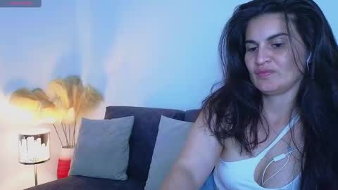 Snapshot of liz_devine chatting on 02/18/25, 04:05 liz online show from 02/18/25, 04:05