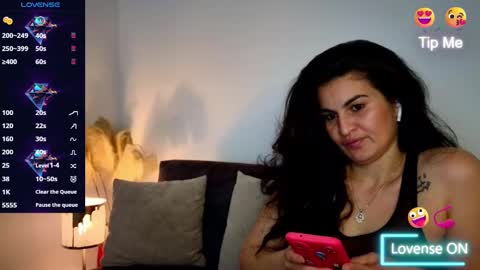 Snapshot of liz_devine chatting on 03/10/25, 01:21 liz online show from 03/10/25, 01:21