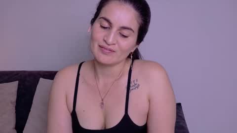 Snapshot of liz_devine chatting on 09/26/25, 04:00 liz online show from 09/26/25, 04:00