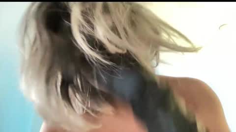 Lizeth online show from 11/18/25, 03:01