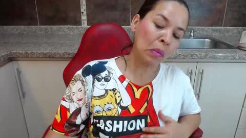 L I Z  E T H   online show from 11/11/25, 07:25