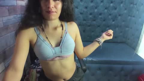 lizeth_garcia_ online show from 10/18/25, 12:06