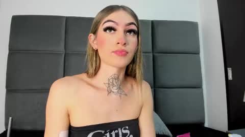 lizz_luna online show from 10/16/25, 02:51