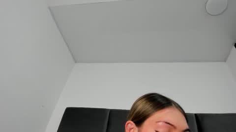 lizz_luna online show from 10/17/25, 03:47