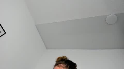 lizz_luna online show from 10/21/25, 03:35