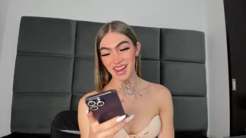 lizz_luna online show from 11/13/25, 07:02