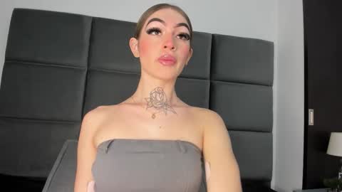 lizz_luna online show from 11/15/25, 04:03