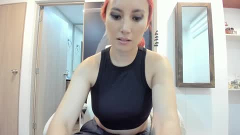 Snapshot of lizzdoux chatting on 09/30/25, 02:49 lizzdoux online show from 09/30/25, 02:49