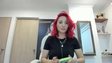 Snapshot of lizzdoux chatting on 10/04/25, 02:20 lizzdoux online show from 10/04/25, 02:20