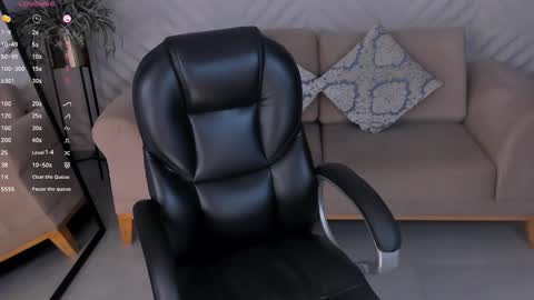 Snapshot of lizzhamilton_ chatting on 01/31/25, 11:56 Lizzi online show from 01/31/25, 11:56