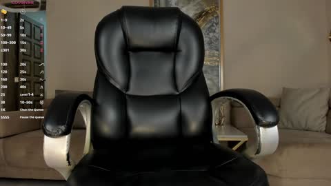 Snapshot of lizzhamilton_ chatting on 02/04/25, 04:37 Lizzi online show from 02/04/25, 04:37
