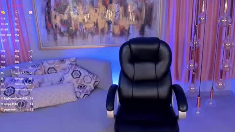 Snapshot of lizzhamilton_ chatting on 02/13/25, 06:20 Lizzi online show from 02/13/25, 06:20