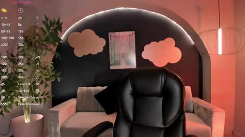 Snapshot of lizzhamilton_ chatting on 02/20/25, 02:29 Lizzi online show from 02/20/25, 02:29