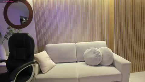 Snapshot of lizzhamilton_ chatting on 03/10/25, 08:23 Lizzi online show from 03/10/25, 08:23