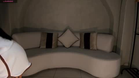 Lizzi  online show from 11/10/25, 09:03