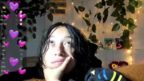 Snapshot of lizzy_kawuaii chatting on 02/21/25, 01:00 lizzy online show from 02/21/25, 01:00