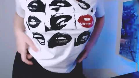 Lizzy3 online show from 10/29/25, 10:22