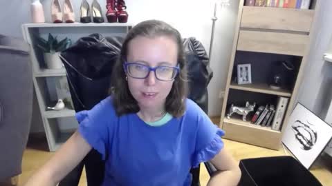 Lizzy online show from 09/10/25, 04:23