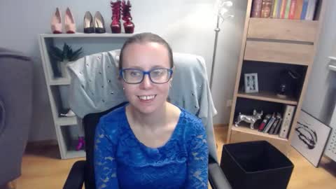 Lizzy online show from 10/23/25, 05:40