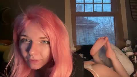 Snapshot of lizzyylovesick chatting on 02/19/25, 05:06 lizzybunny online show from 02/19/25, 05:06
