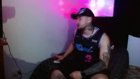 lliamm 2 online show from 11/17/25, 08:09