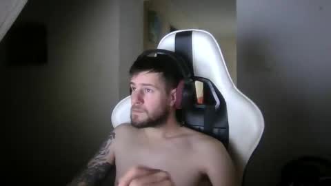 Snapshot of lobotomy54 chatting on 11/21/25, 01:54 lobo online show from 11/21/25, 01:54