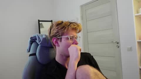 LOGAN FRASER online show from 10/18/25, 01:23