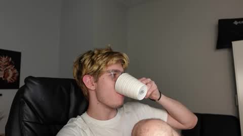 LOGAN FRASER online show from 10/26/25, 02:45