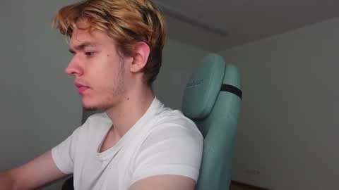 LOGAN FRASER online show from 11/01/25, 02:30