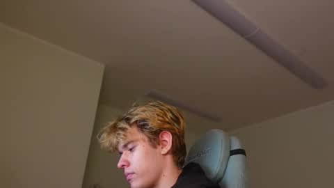 LOGAN FRASER online show from 11/08/25, 03:01