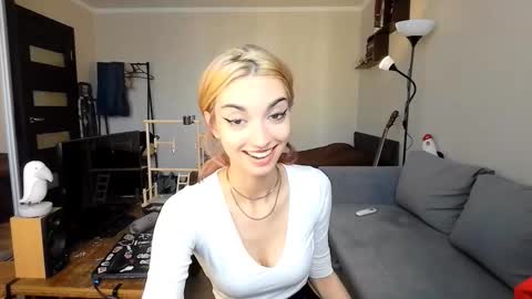 Amelia online show from 10/03/25, 09:06