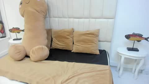 Lola  online show from 10/12/25, 07:24