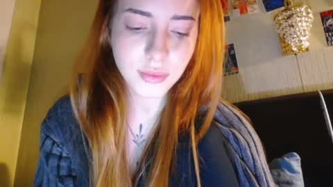 Snapshot of lola_dinky chatting on 02/24/25, 10:58 Lola online show from 02/24/25, 10:58