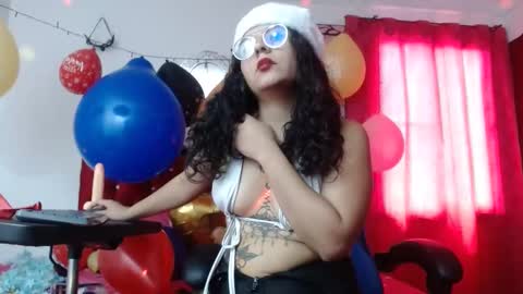Snapshot of lola_fiery chatting on 12/28/24, 05:35 lola_fiery online show from 12/28/24, 05:35