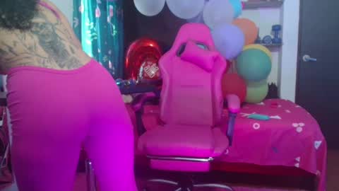 Snapshot of lola_fiery chatting on 09/23/25, 01:25 lola_fiery online show from 09/23/25, 01:25