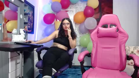 Snapshot of lola_fiery chatting on 09/27/25, 01:27 lola_fiery online show from 09/27/25, 01:27