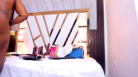 Snapshot of lola_hornei chatting on 10/21/25, 11:22 Lola online show from 10/21/25, 11:22