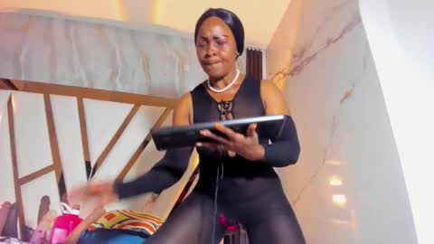 Snapshot of lola_hornei chatting on 11/06/25, 11:55 Lola online show from 11/06/25, 11:55