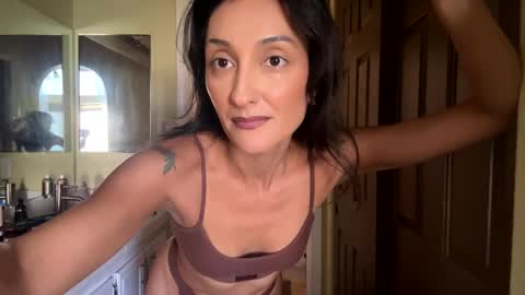 Snapshot of lola_la_lita chatting on 10/02/25, 06:15 lola_la_lita online show from 10/02/25, 06:15