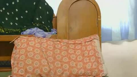 lolaa online show from 09/29/25, 04:50