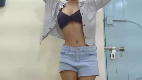 lolaa online show from 10/13/25, 05:29