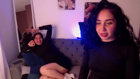 Snapshot of lolaandcamille chatting on 02/25/25, 04:53 lolaandcamille online show from 02/25/25, 04:53