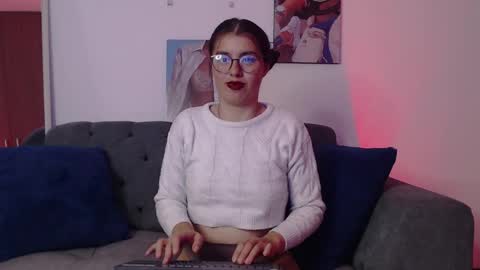 Snapshot of lolaandcamille chatting on 03/11/25, 10:31 lolaandcamille online show from 03/11/25, 10:31